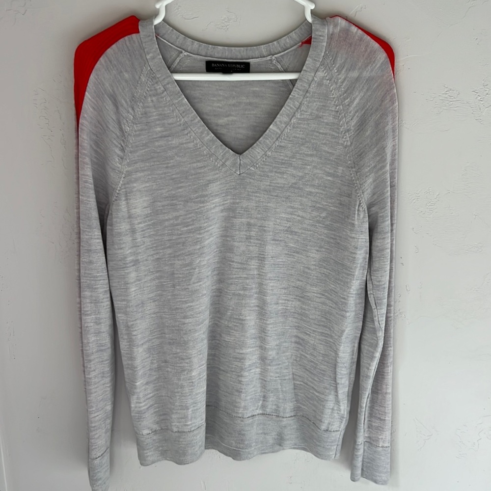 Banana Republic light Gray/Cream, Light Weight V-Neck Sweater